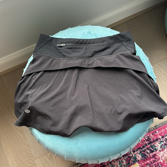 Size 2 black Lulu skirt - Picture 2 of 2